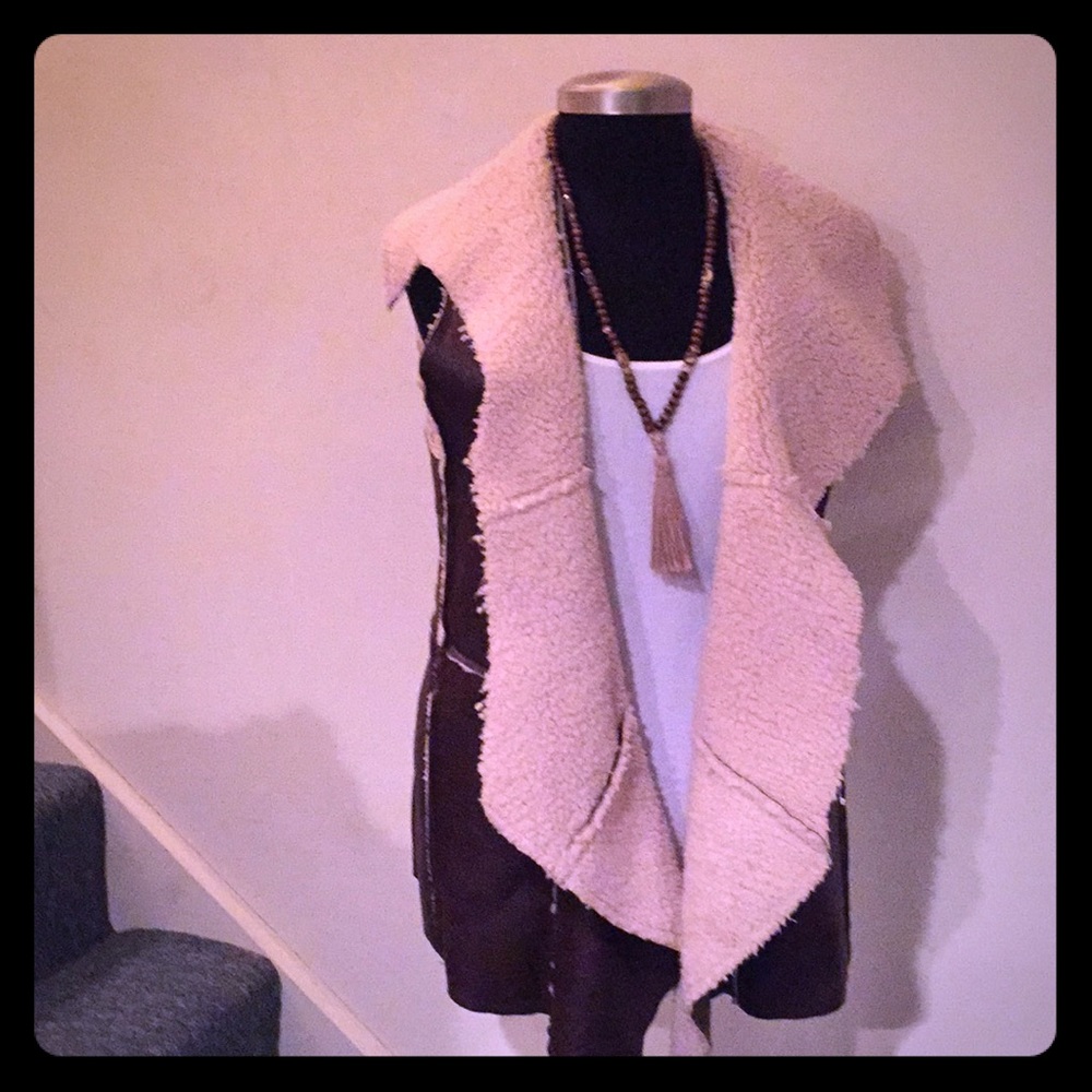 ❌SOLD LOCALLY❌ hot & Delicious faux leather vest